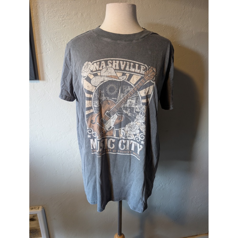 Nasvhille Music City Graphic Tshirt womens size M